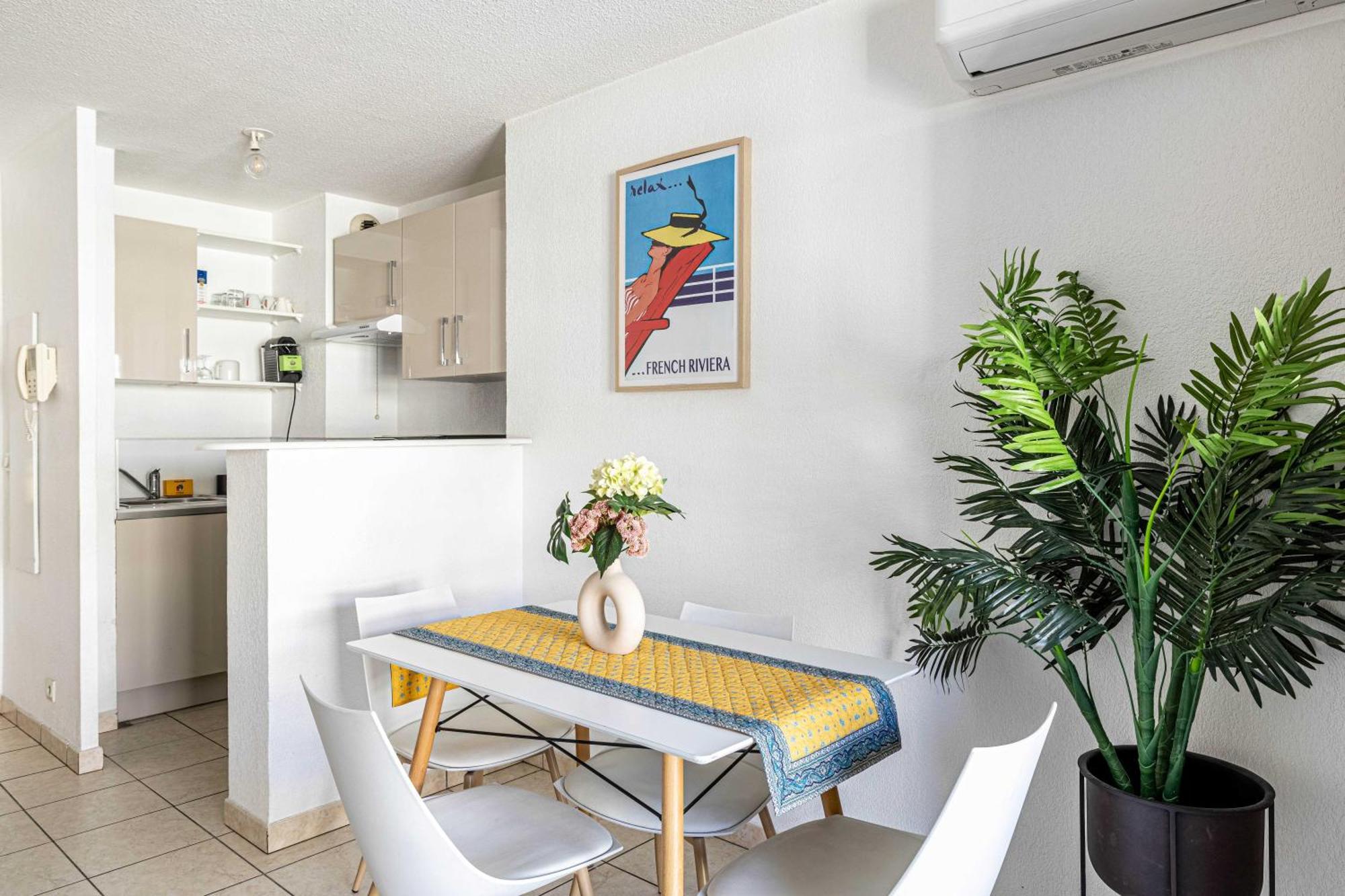 Bright One Bedroom With Parking And Terrace Appartamento *
