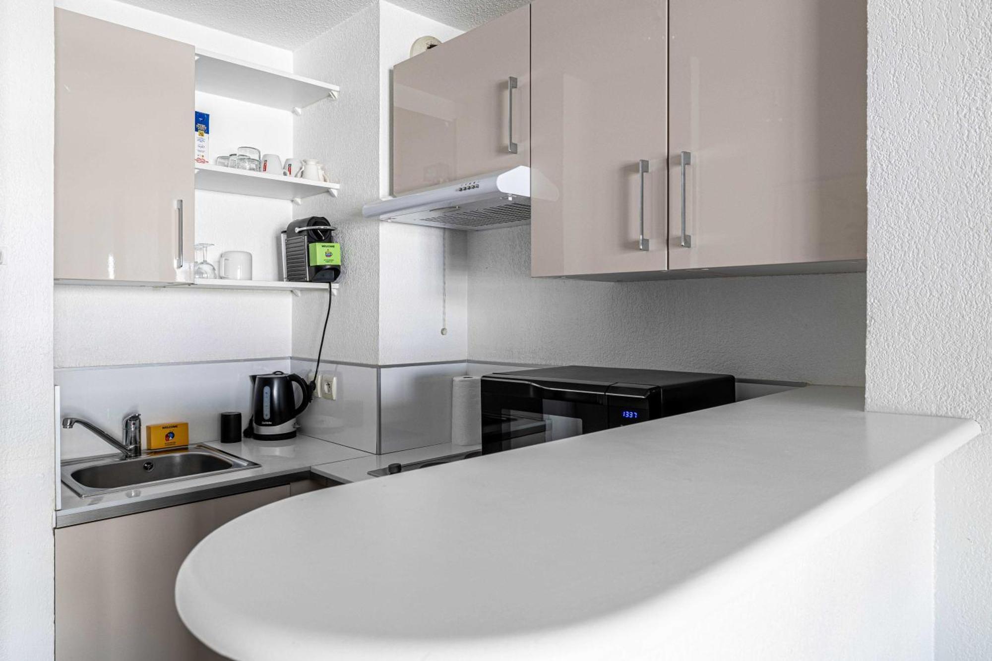 Bright One Bedroom With Parking And Terrace Appartamento Cannes